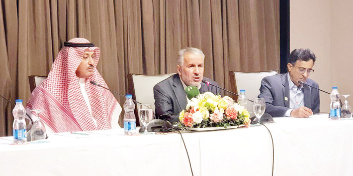  د. الربيعة خلال المؤتمر الصحفي في كوكس بازار ببنغلاديش