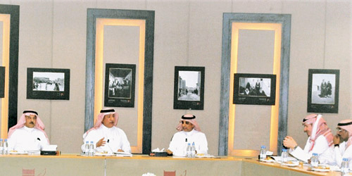  لقطات من الندوة