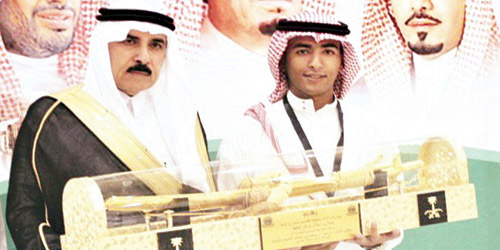   م. الخليفة مع ابنه الملازم طلال