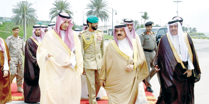  ملك البحرين لدى وصوله للمشاركة في القمة