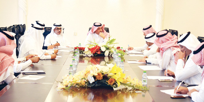  محافظ تنومة يترأس جلسة المجلس المحلي