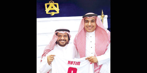  خيمي أهدى القرشي التيشيرت الذي كان يرتديه كلاعب