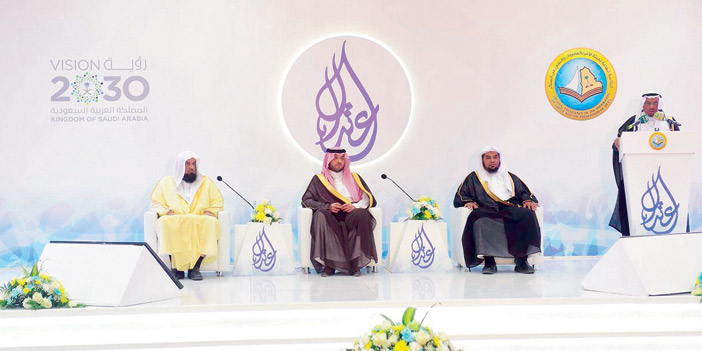  الأمير فيصل بن خالد في منصة الحفل