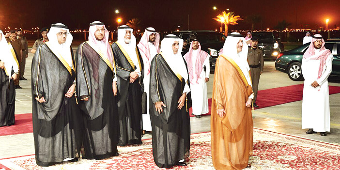  الأمير سعود بن نايف خلال رعايته حفل التخرج