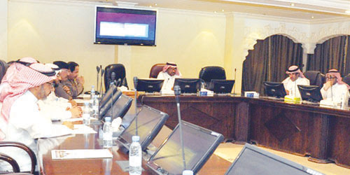  جانب من اجتماع لجنة تنسيق مشروعات القصيم