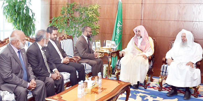  آل الشيخ يستقبل السفير الجزائري