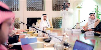 الأمير فيصل بن بندر يطلع على مشروعات المياه والخدمات البيئية في منطقة الرياض 