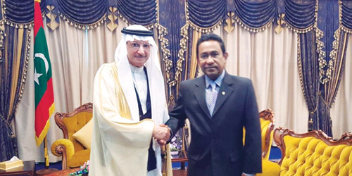  رئيس جمهورية المالديف يستقبل د.العثيمين في العاصمة ماليه