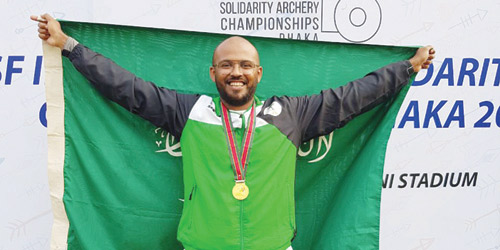  الرامي عبدالإله بن علي متوجا بالميدالية الذهبية