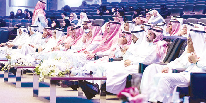  الأمير فيصل بن سلمان  والأمير سعود بن خالد خلال حضور إحدى جلسات المؤتمر