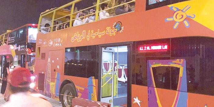  الباص السياحي أسهم في زيادة المهن السياحية في النقل
