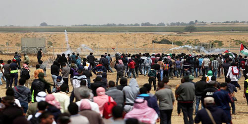 استشهاد فلسطيني وإصابة المئات في غزةً 