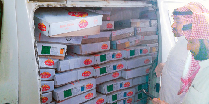  كراتين الدجاج أثناء مصادرتها