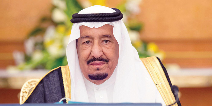   خادم الحرمين خلال رئاسته جلسة المجلس