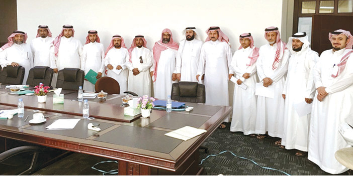  أعضاء الجمعية مع مسؤول وزارة العمل والتنمية الاجتماعية