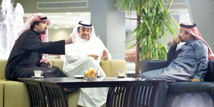  راشد  الشمراني يتوسط حسن عسيري (يمين) وفايز المالكي في مسلسل «شير شات»
