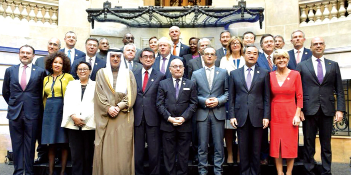  الجبير في صورة جماعية مع وزراء خارجية G20