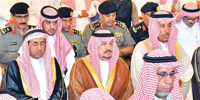 أمير منطقة الرياض يؤدي صلاة الميت على الأميرة منيرة بنت عبدالعزيزبن مشاري 