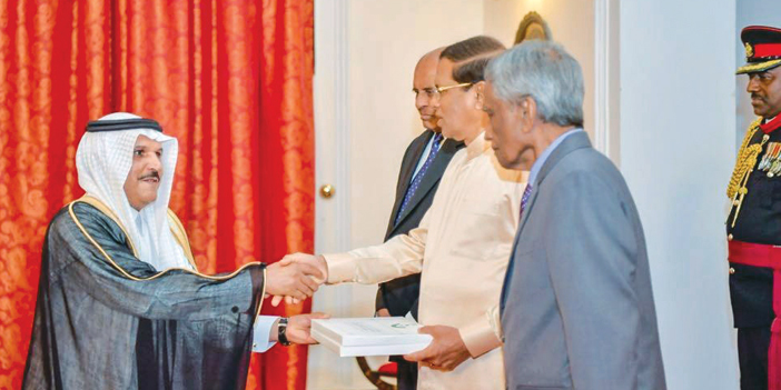  الرئيس السيرلانكي يتسلم أوراق اعتماد السفير الحارثي
