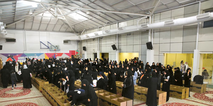  خلال تجهيز السلال الغذائية الرمضانية