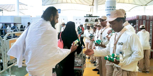   الكشافة في المطار