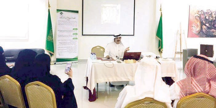  الفنان الرزيزاء يلقي محاضرته