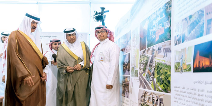  الأمير سلطان بن سلمان يطلع على تصاميم المشروع