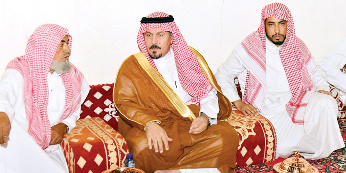  البقمي خلال العزاء في شهيد الواجب العنزي