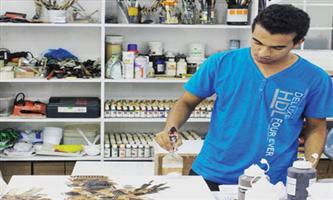 الرباط: مرسم والدي قادني للفوز بجائزة سوق عكاظ للفن التشكيلي 