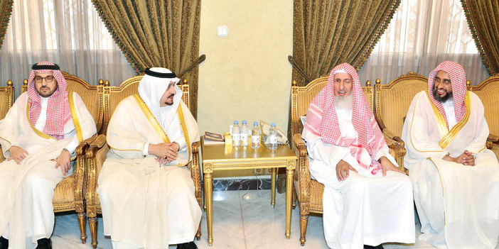  سمو أمير منطقة الرياض خلال زياراته لأصحاب الفضيلة العلماء مهنئاً إياهم بعيد الفطر المبارك