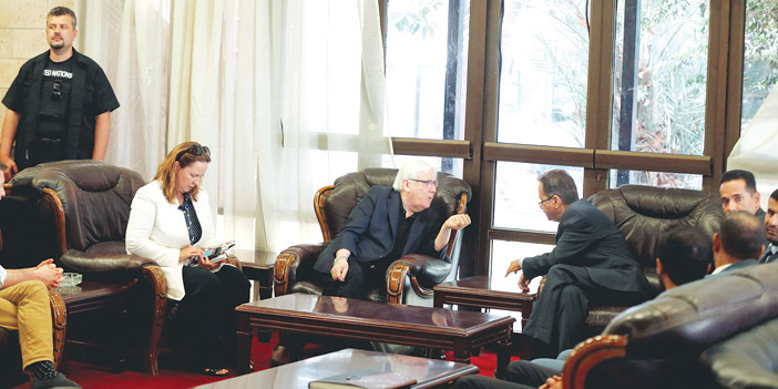  مبعوث الأُمم المتّحدة إلى اليمن مارتن جريفيثس لدى وصوله مطار صنعاء