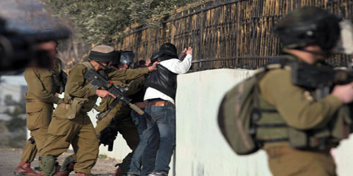 الاحتلال يعتقل 3 فلسطينيين 
