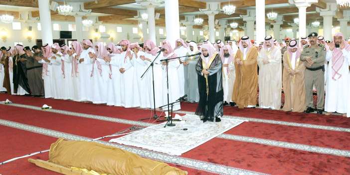  سمو أمير منطقة عسير ونائبه يؤديان الصلاة على النقيب العسيري