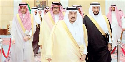 أمير منطقة الرياض يستقبل منسوبي الشرطة والجوازات ورئيس المحكمة الجزائية بالمنطقة 