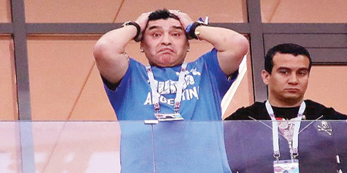  مارادونا مذهولاً من أداء منتخب بلاده