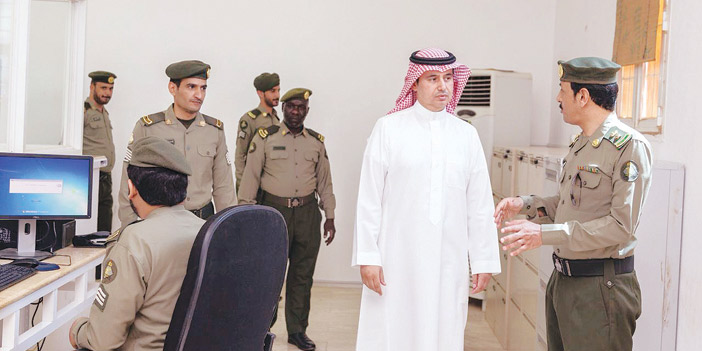  محافظ رفحاء يتفقد سير العمل