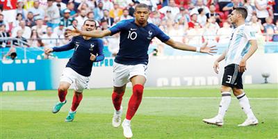 الفرنسي العبقري الشاب مبابي يواصل تقدمه الثابت 