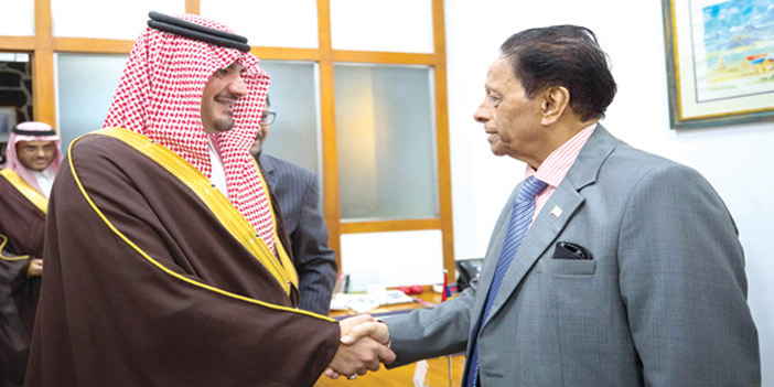وزير الداخلية يلتقي رئيس موريشيوس بالنيابة ووزير الدفاع 