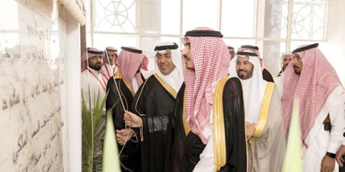  أمير منطقة الجوف مفتتحاً مبنى البلدية بطبرجل