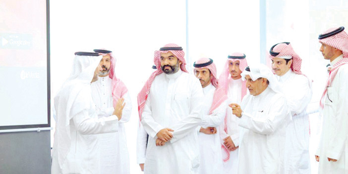  وزير الاتصالات خلال زيارته كلية الأمير محمد بن سلمان للإدارة وريادة الأعمال