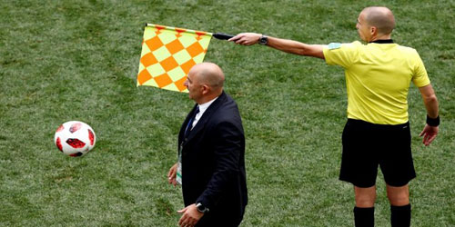 لتلقيه رشوة ب 600 دولار 