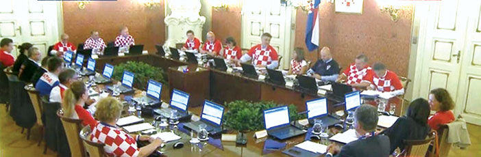 حكومة كرواتيا تعقد اجتماعها بزي المنتخب احتفالاً بوصوله لنهائي كأس العالم 