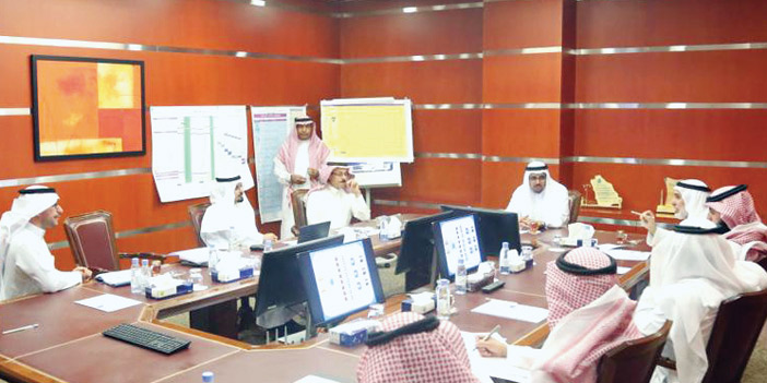  د. المشاري مترئساً الاجتماع