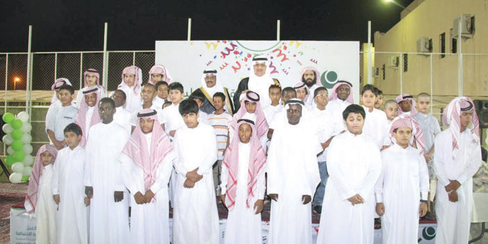  محافظ شقراء مع أبناء الجمعية