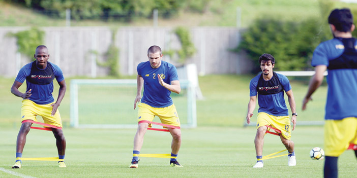  لقطة من تدريب النصر في معسكره بسويسرا أمس