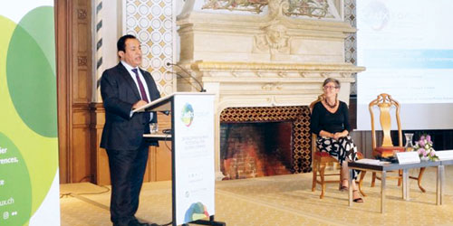 د. المعمر يشارك في منتدى كاو السويسري العالمي 