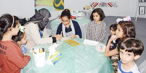  حرفية تدرب الأطفال على الحرف