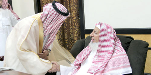  المفتي العام خلال استقباله المهندس آل هميل