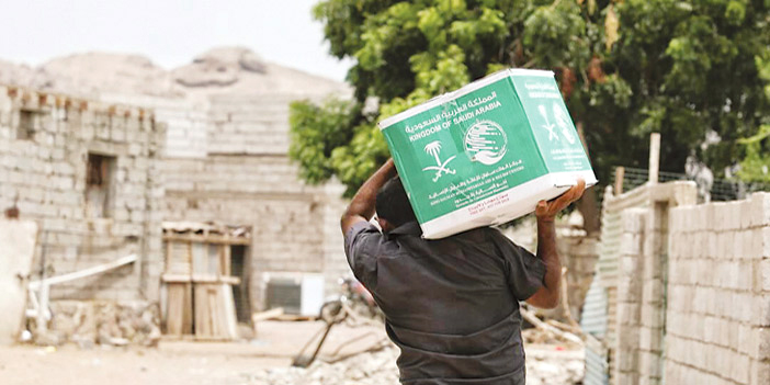  توزيع المساعدات السعودية في بريقة عدن