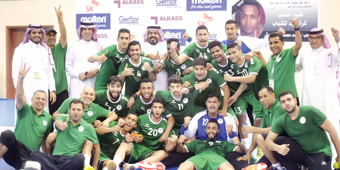  فرحة لاعبي وإداريي المنتخب بالفوز والتأهل